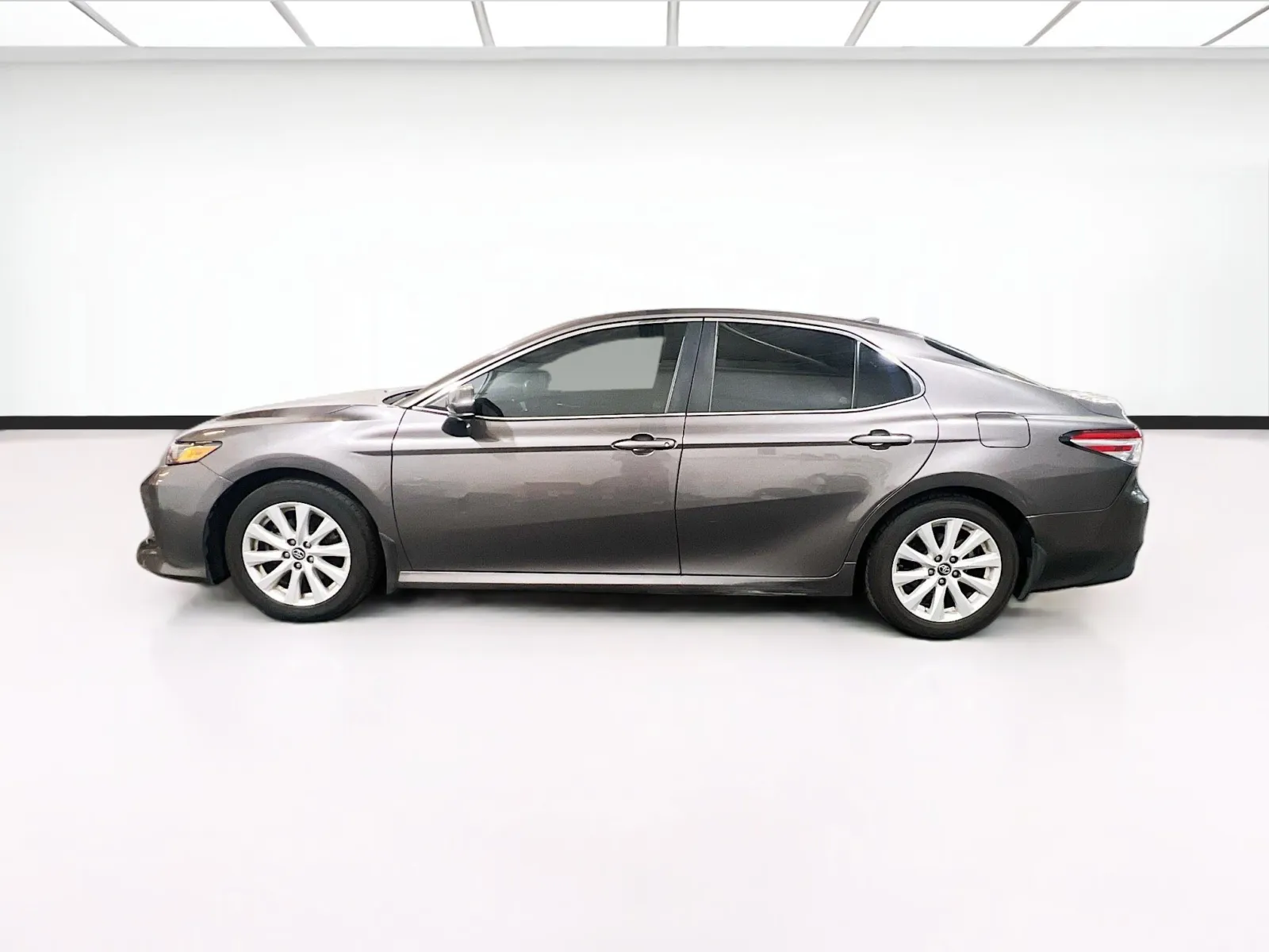 2020 Toyota Camry LE - Photo 21