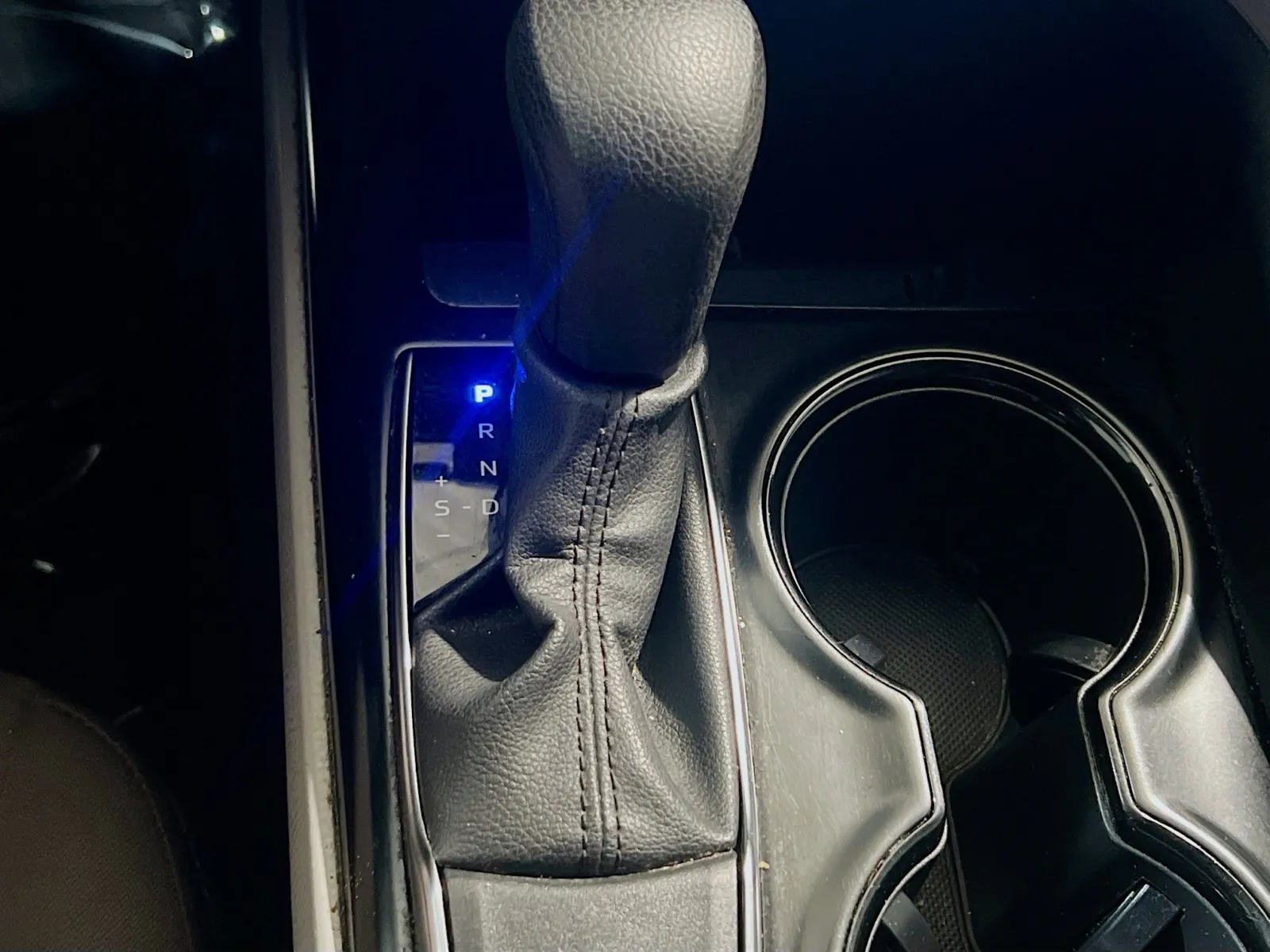 2020 Toyota Camry LE - Photo 12