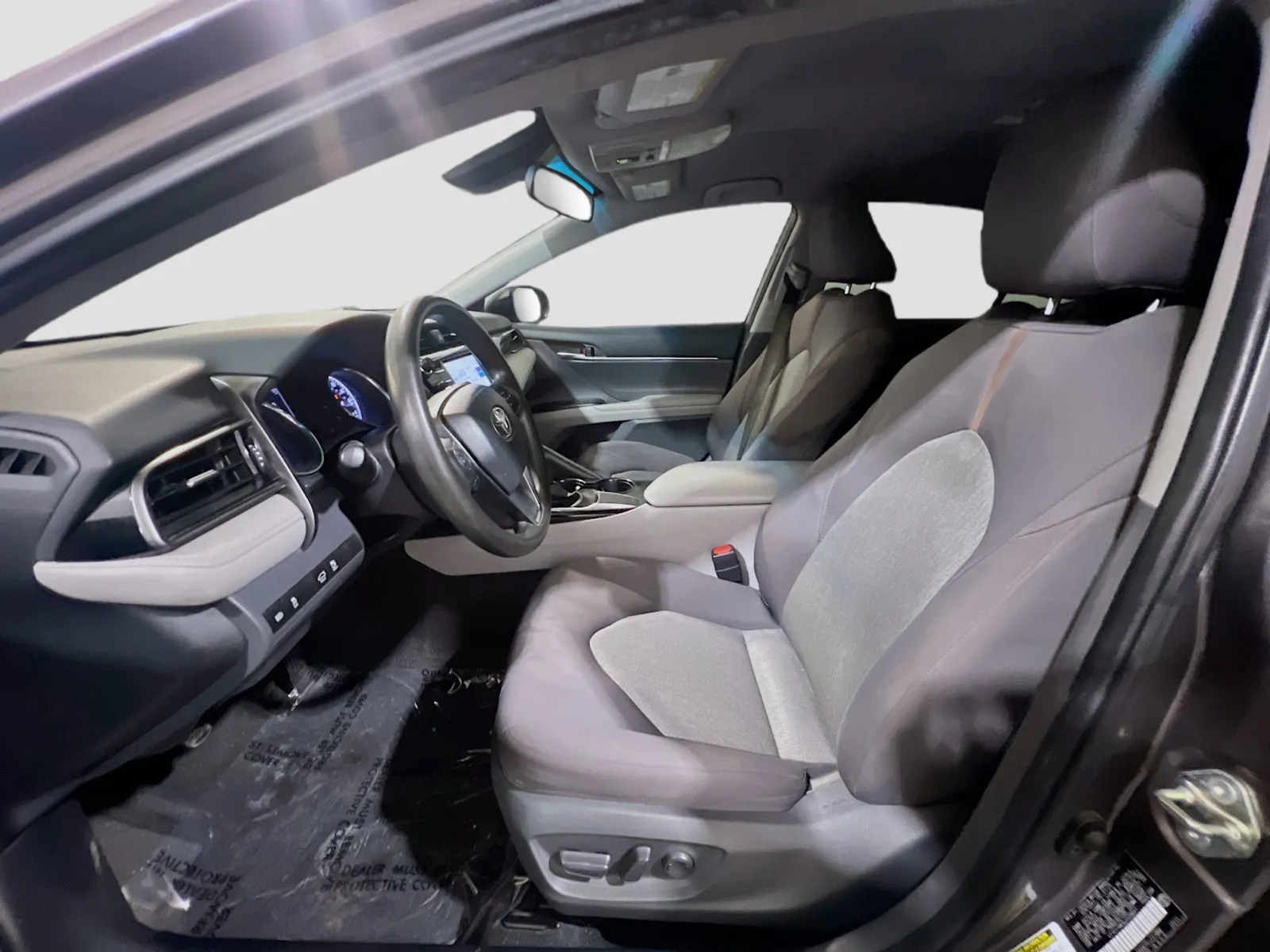 2020 Toyota Camry LE - Photo 14