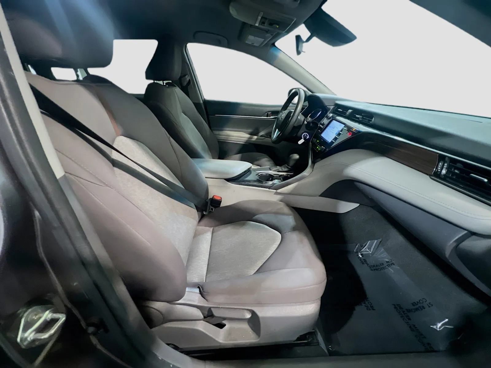 2020 Toyota Camry LE - Photo 19