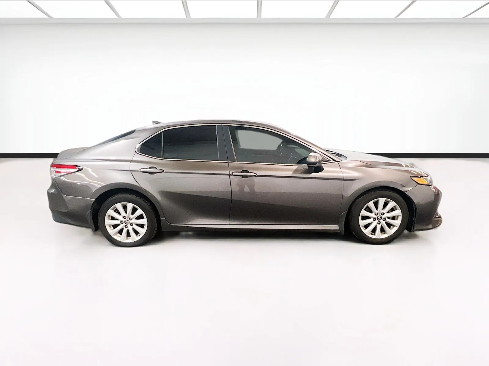 2020 Toyota Camry LE - Photo 22
