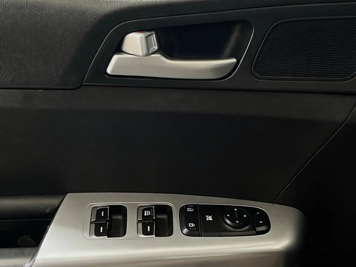 2020 Kia Sportage LX - Photo 13