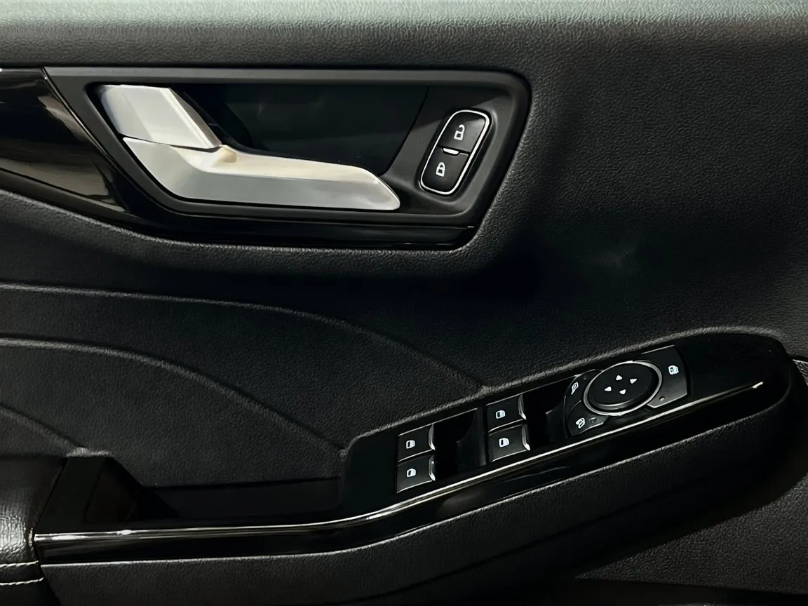 2024 Ford Escape PHEV - Photo 14