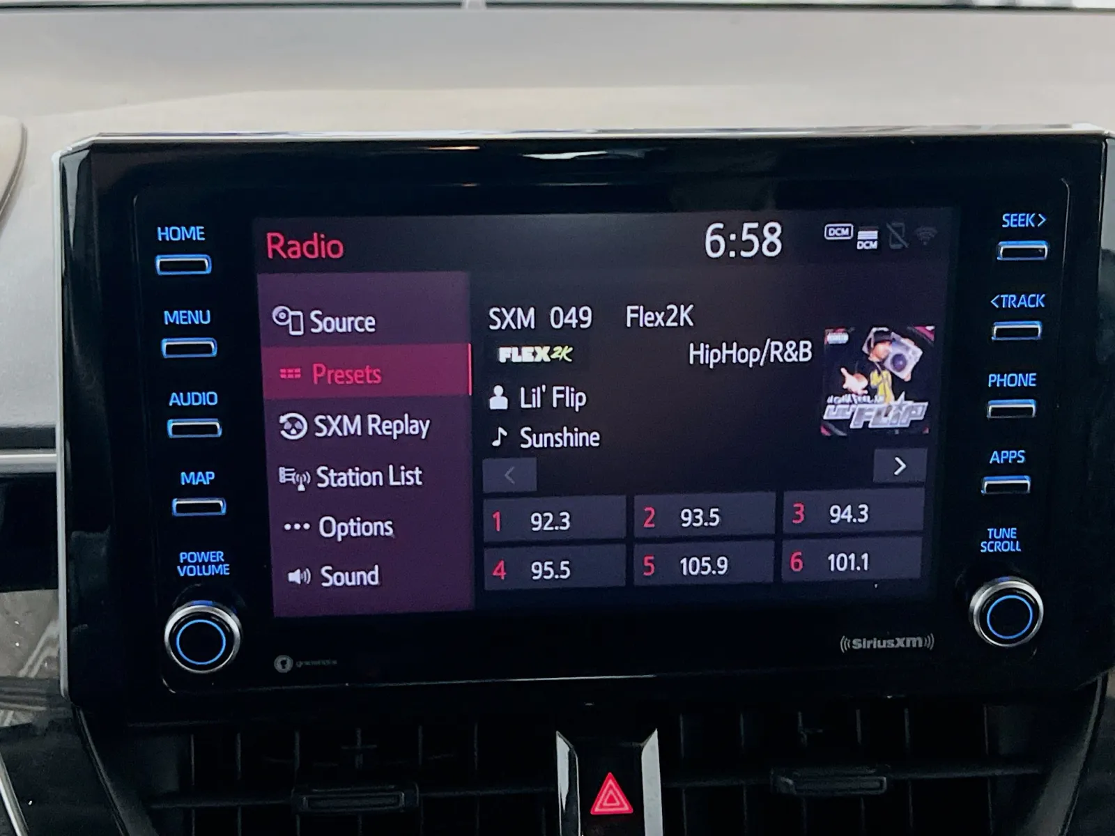 2021 Toyota Corolla LE - Photo 10
