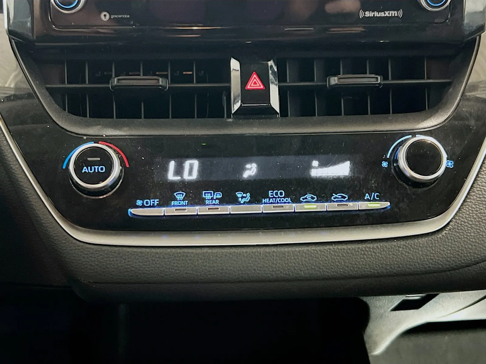 2021 Toyota Corolla LE - Photo 11