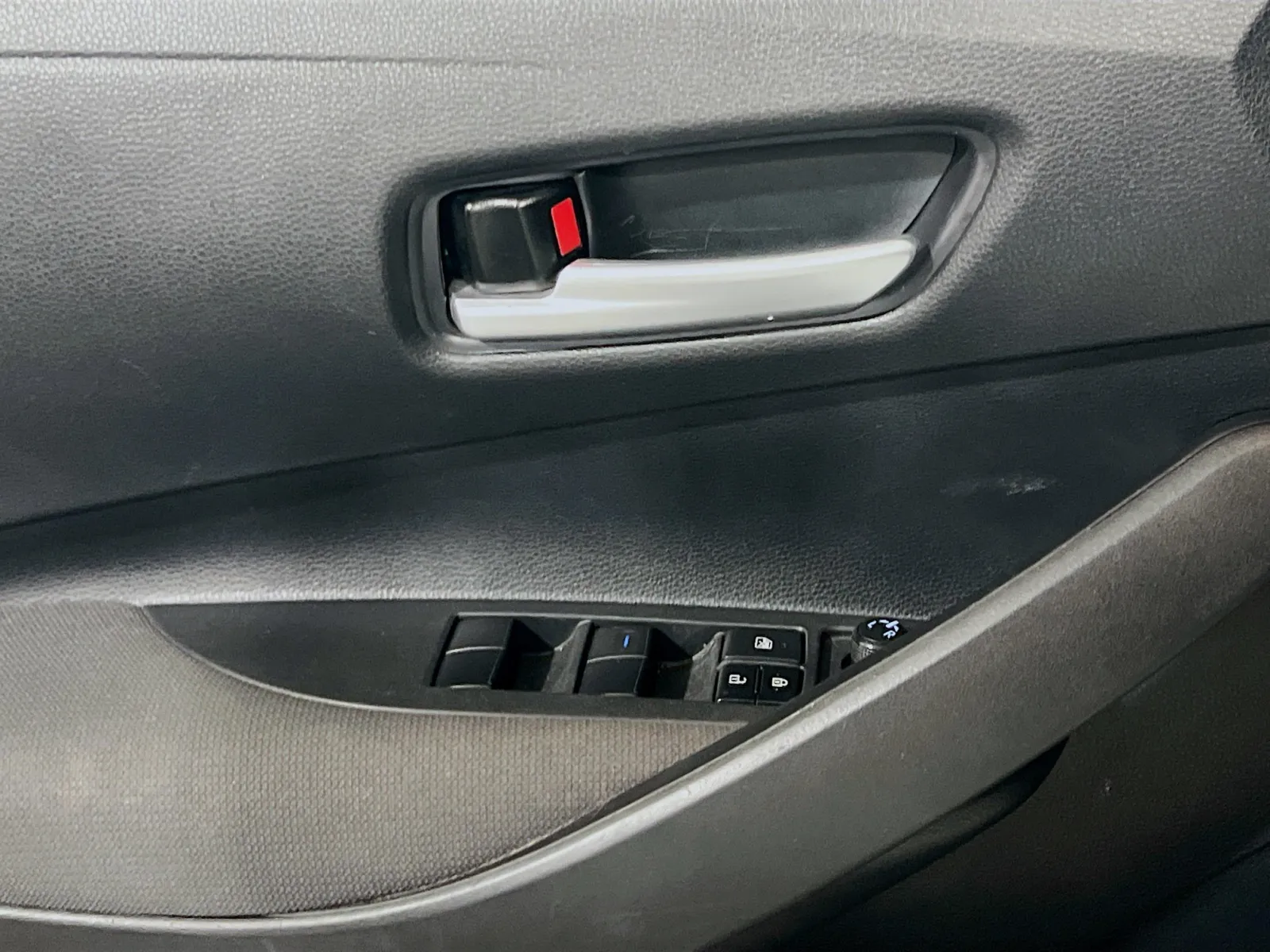 2021 Toyota Corolla LE - Photo 13