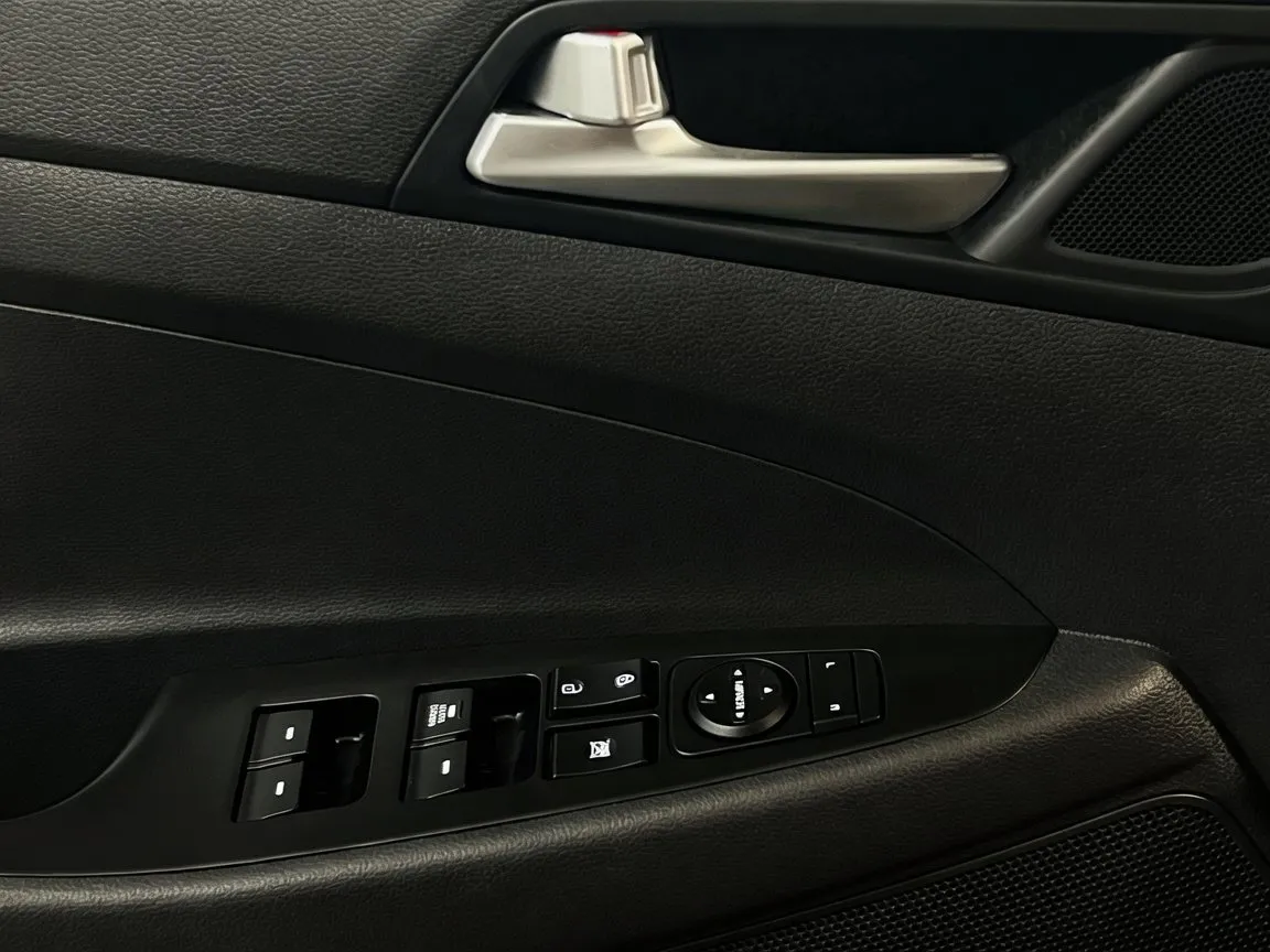 2020 Hyundai Tucson SE - Photo 13