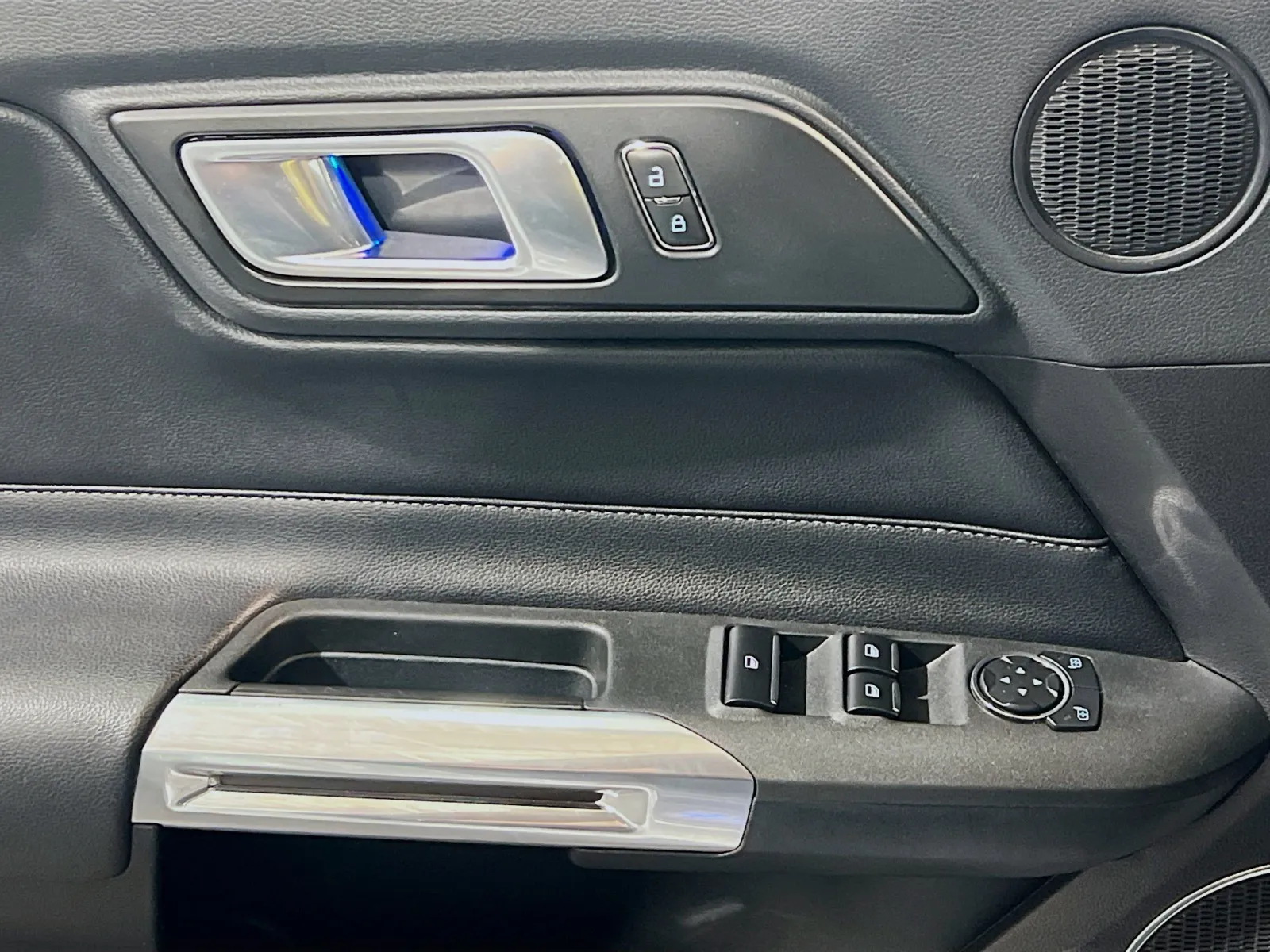 2022 Ford Mustang EcoBoost Premium - Photo 13