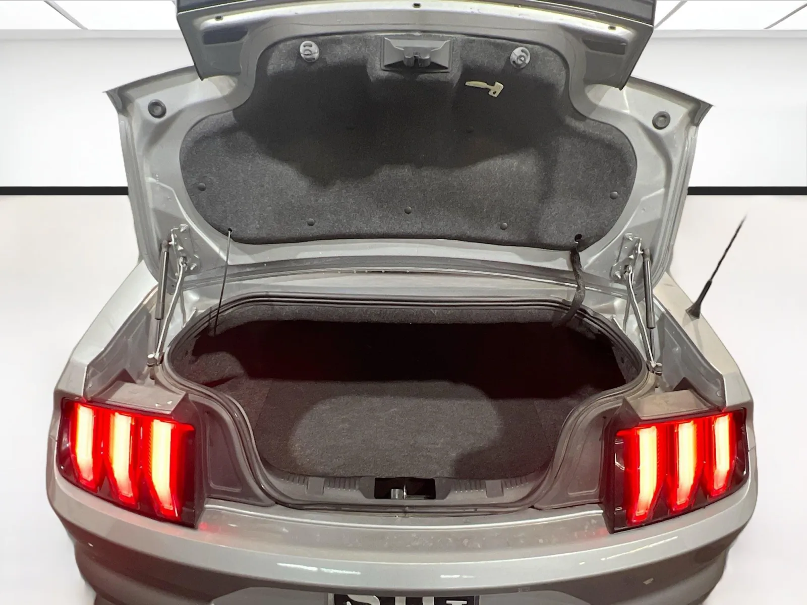 2022 Ford Mustang EcoBoost Premium - Photo 17