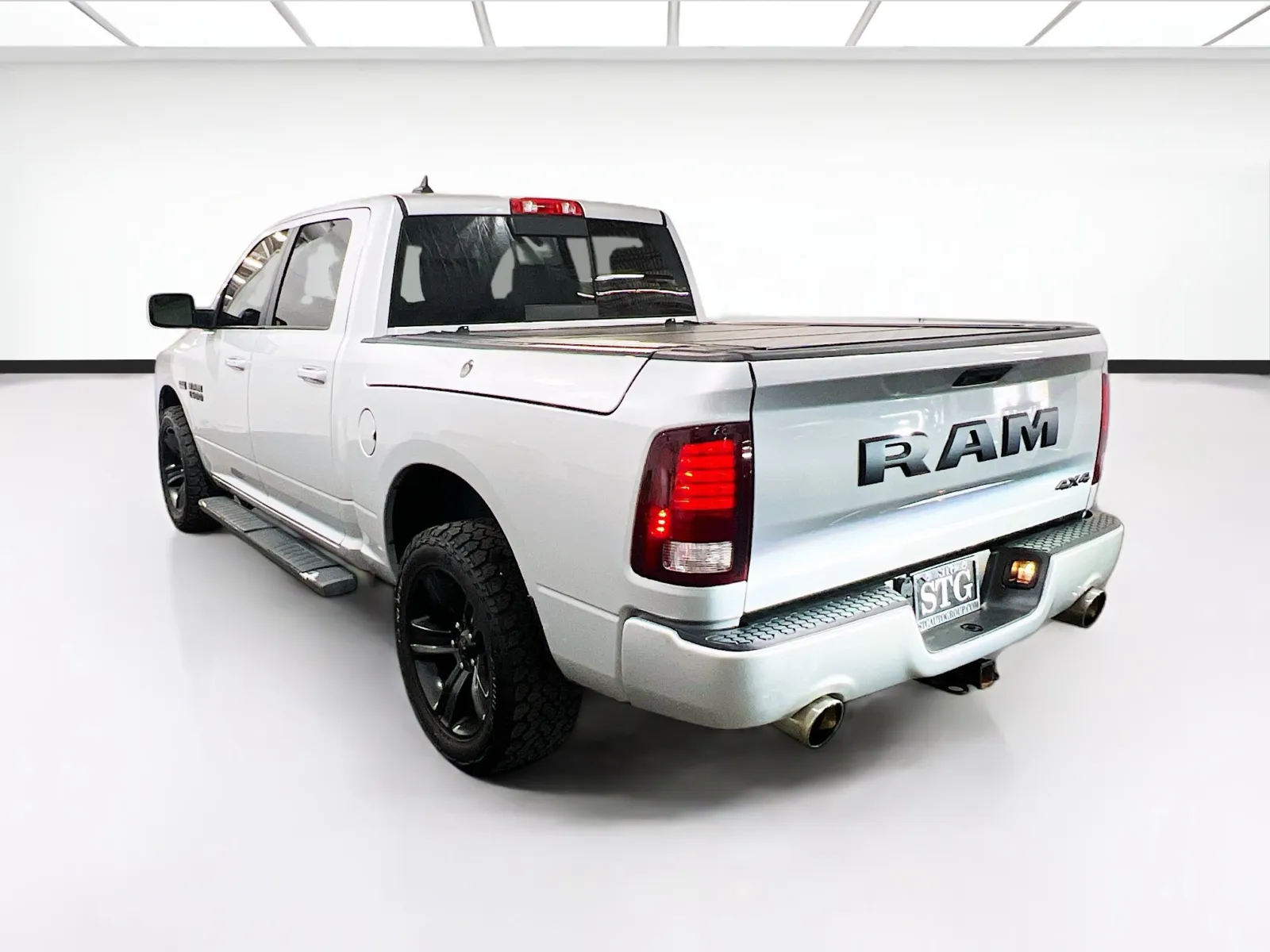 2018 RAM Ram 1500 Pickup Night - Photo 6