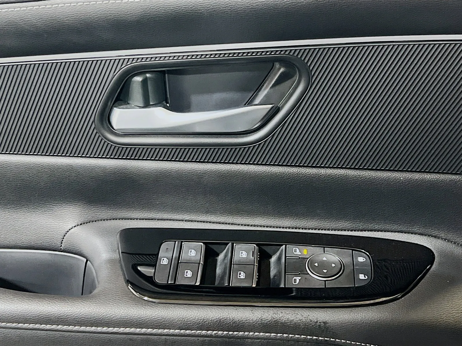 2025 Nissan Murano SV - Photo 13