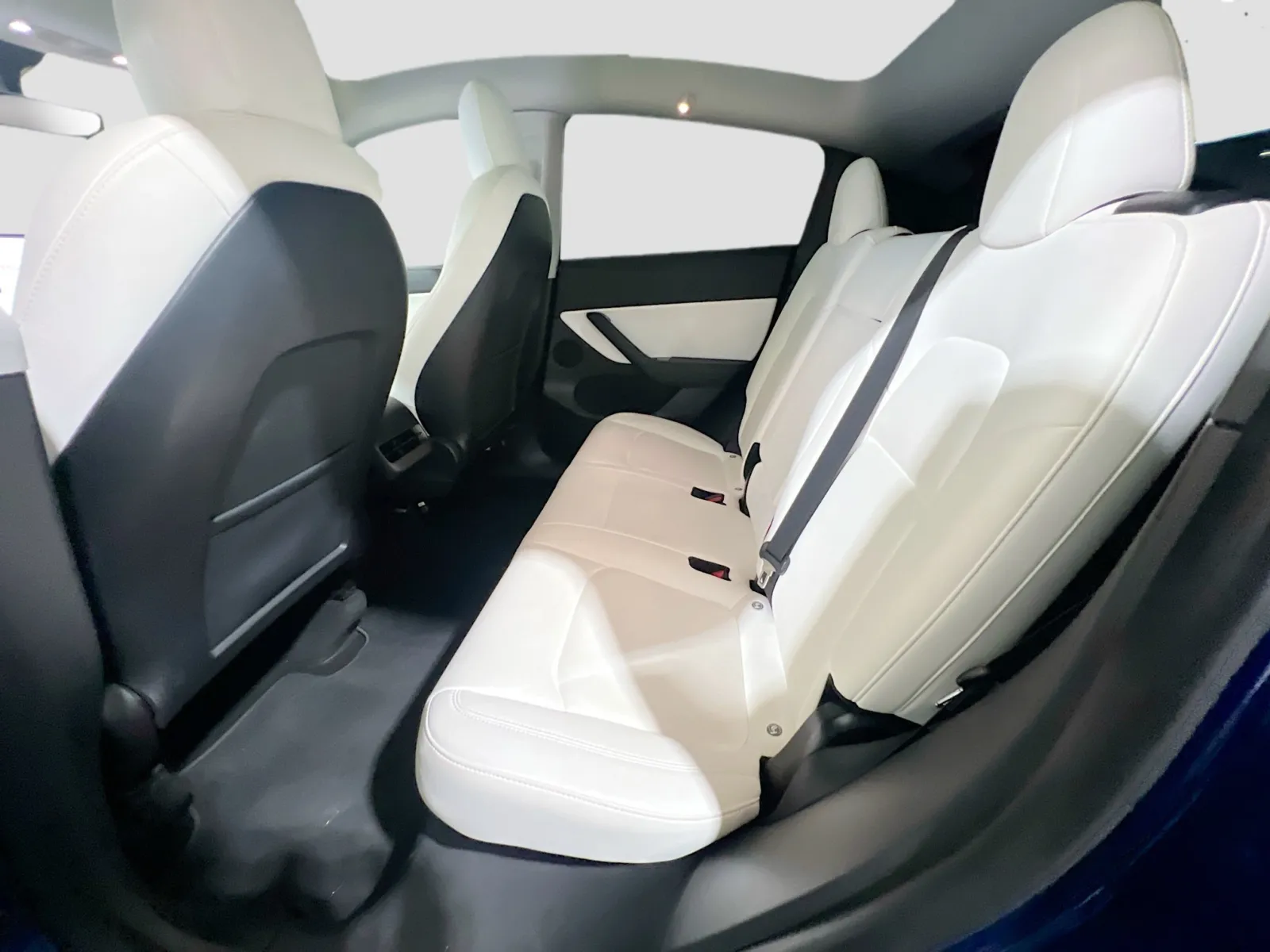 2021 Tesla Model Y Standard Range - Photo 17