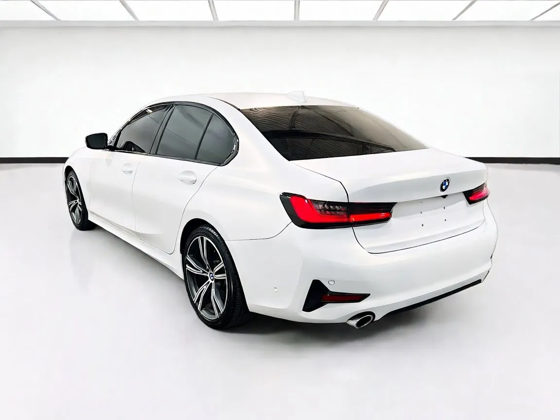 2022 BMW 3 Series 330i - Photo 5
