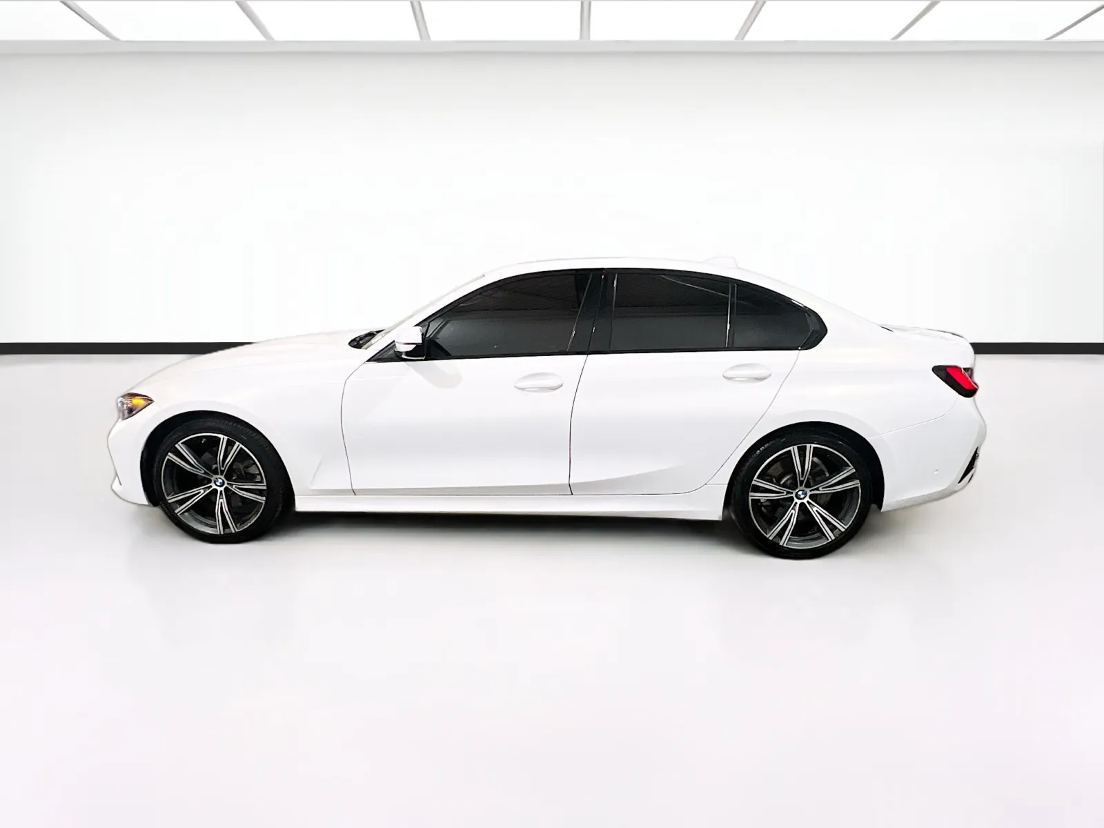 2022 BMW 3 Series 330i - Photo 23