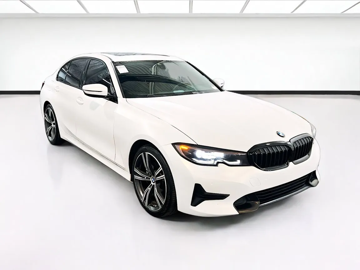 2022 BMW 3 Series 330i - Photo 3