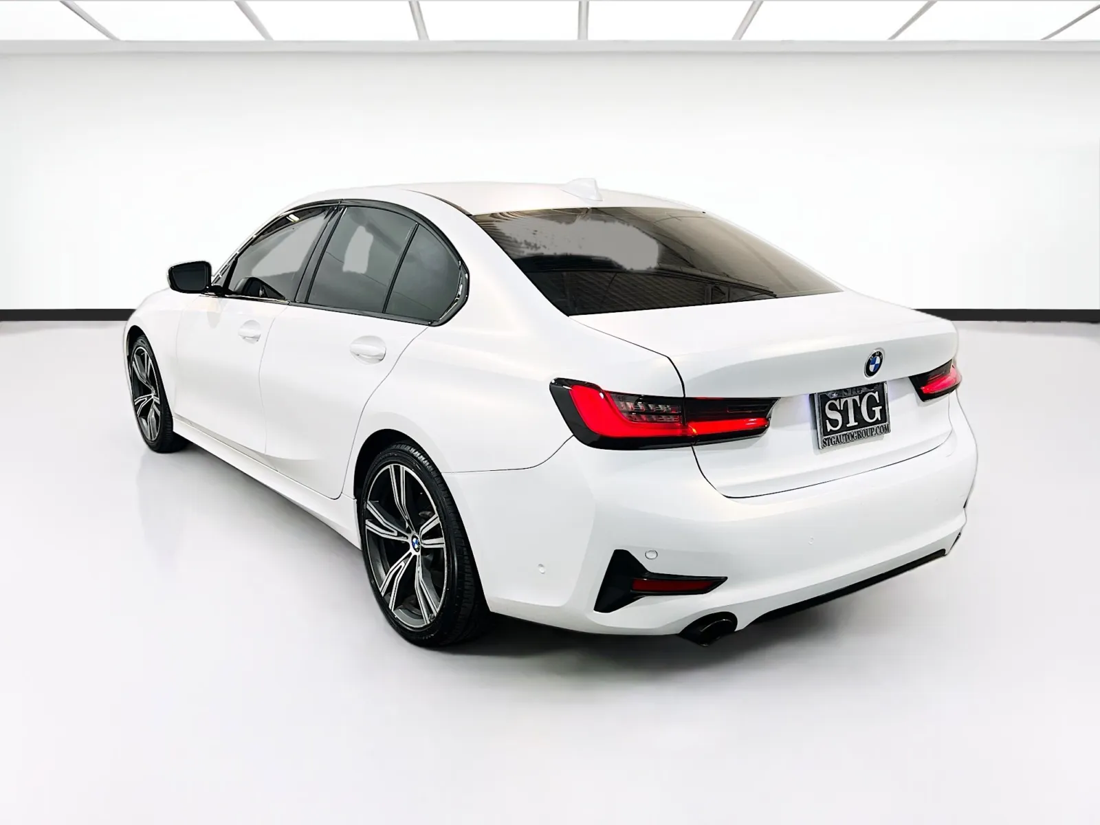2022 BMW 3 Series 330i - Photo 6
