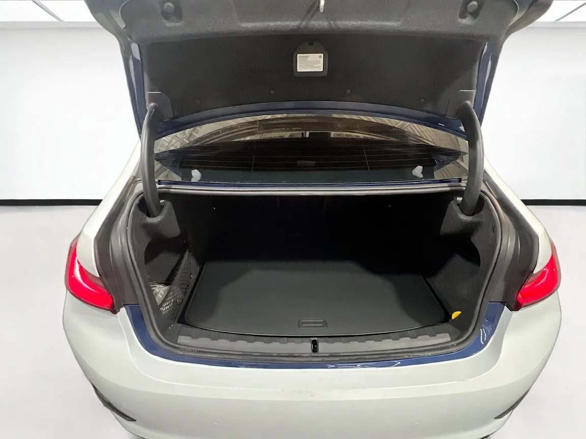 2022 BMW 3 Series 330i - Photo 19