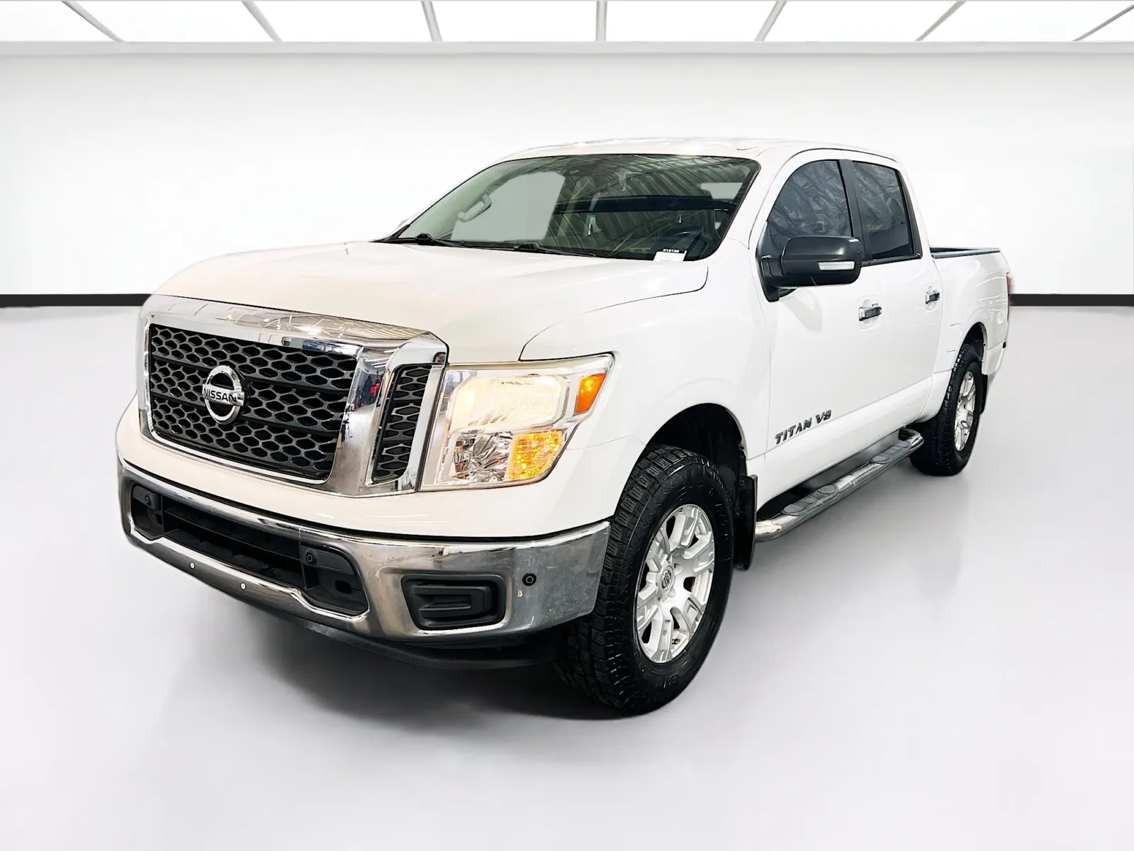 White 2018 Nissan Titan SV for sale in Chandler, AZ