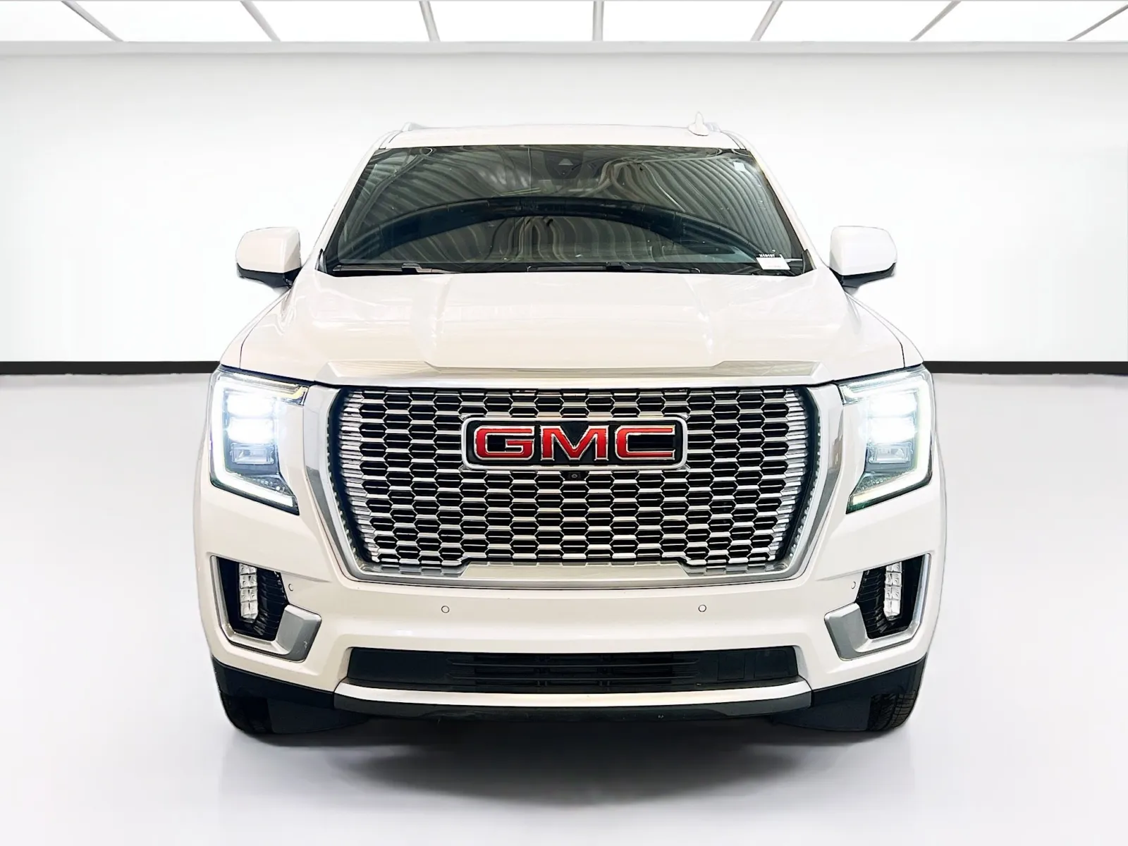 2021 GMC Yukon Denali - Photo 2