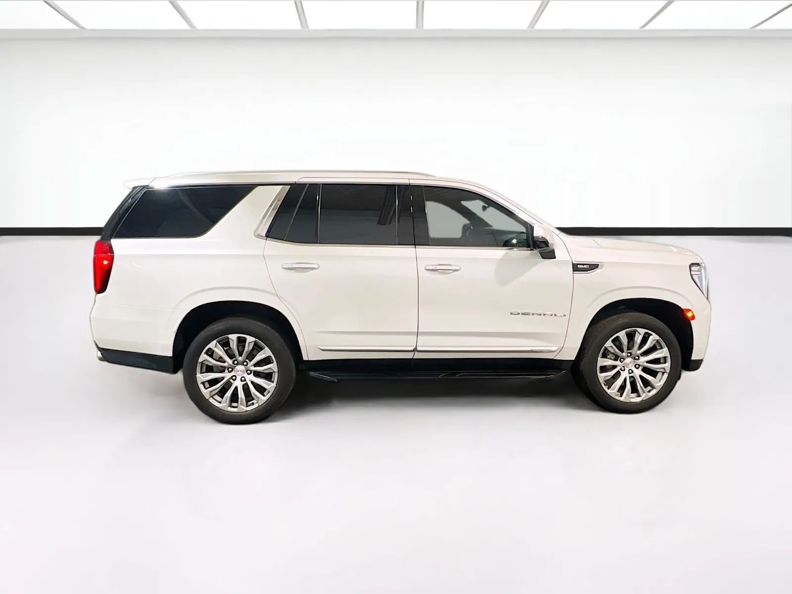 2021 GMC Yukon Denali - Photo 25