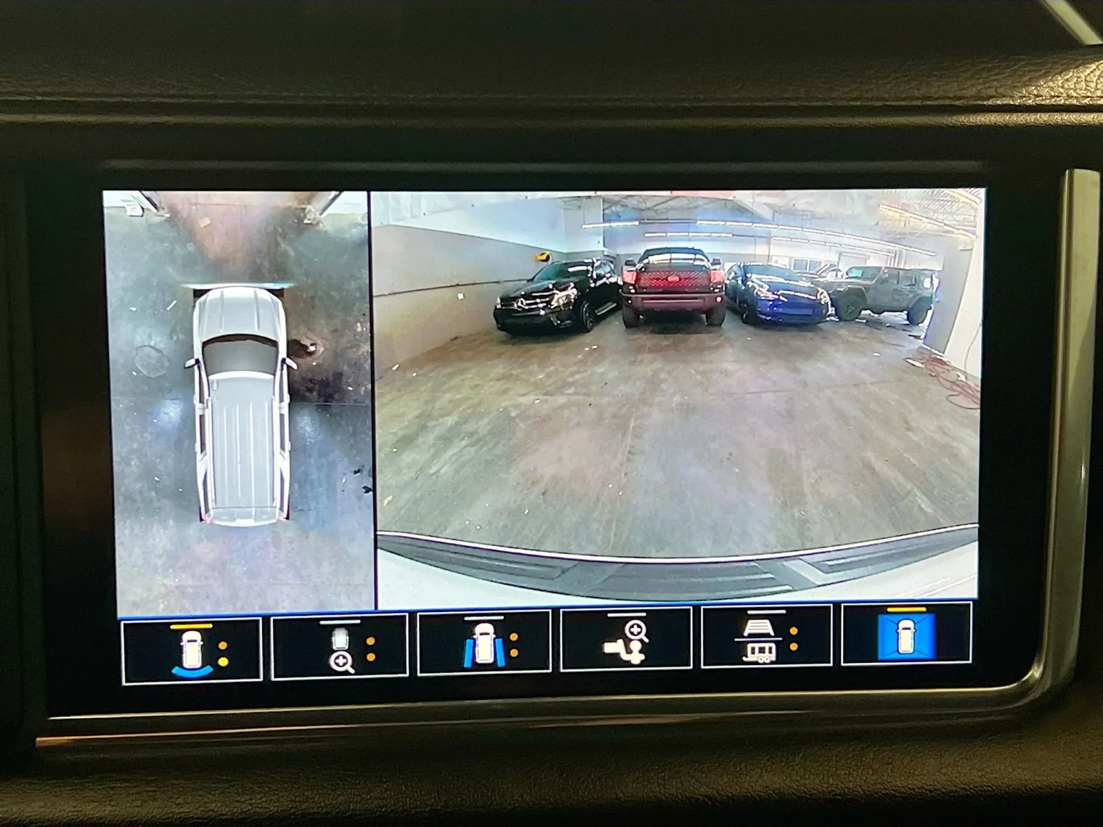 2021 GMC Yukon Denali - Photo 10