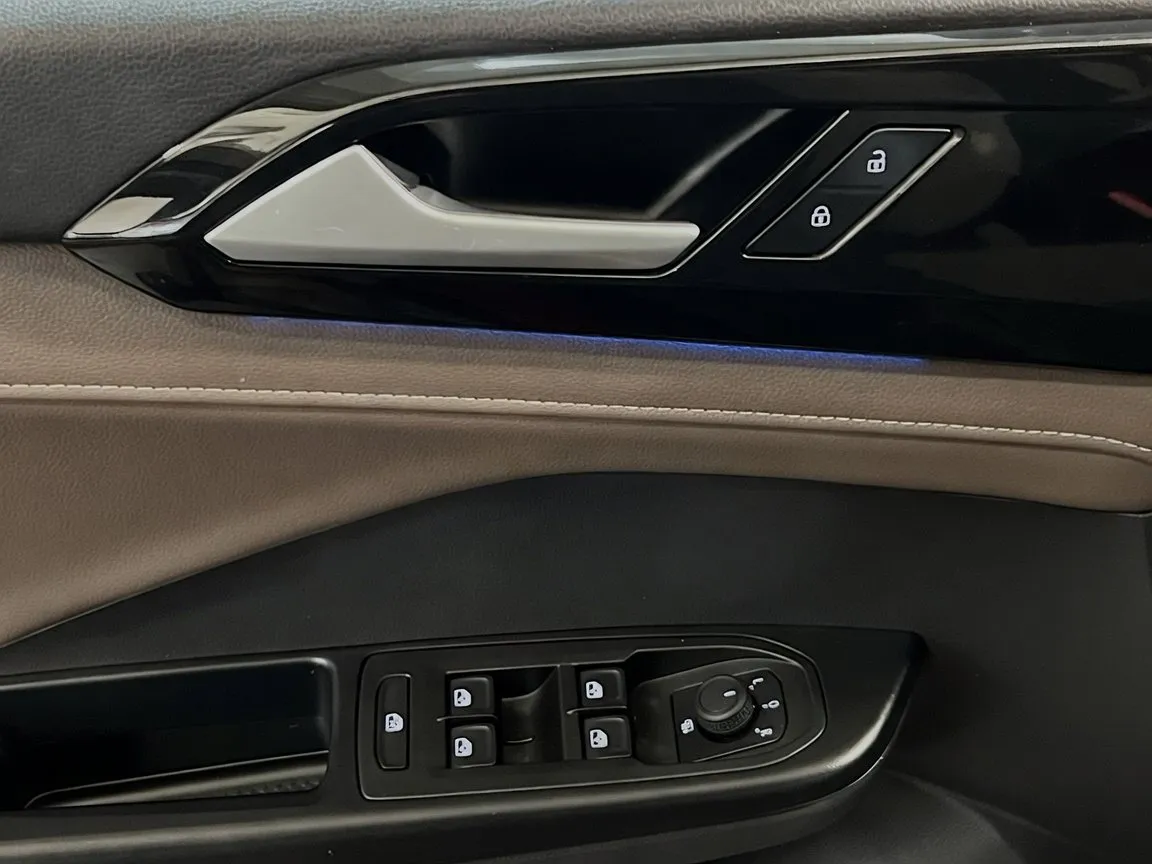 2023 Volkswagen Taos SEL - Photo 14