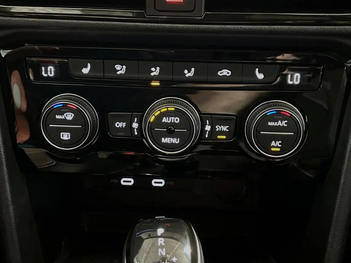 2023 Volkswagen Taos SEL - Photo 12