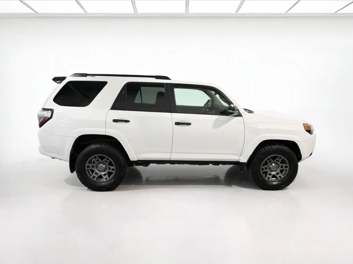 2020 Toyota 4Runner Venture - Photo 25