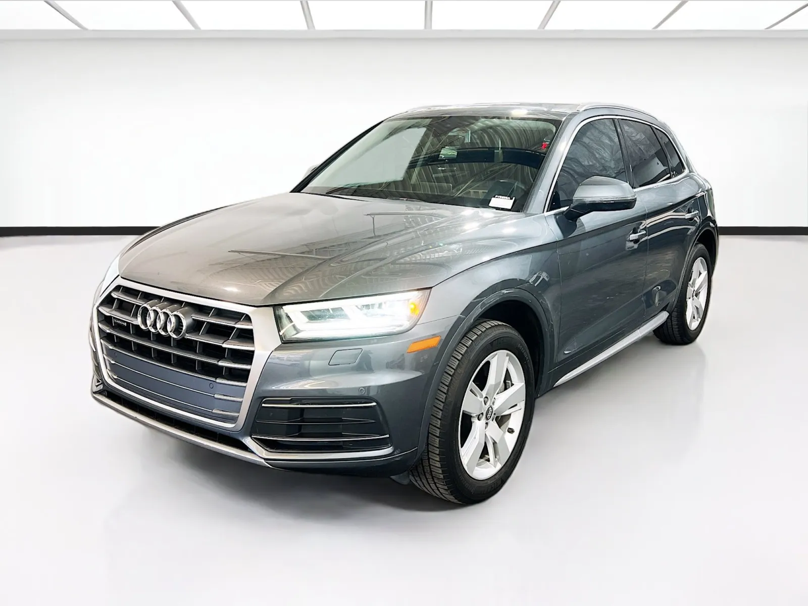 2019 Audi Q5 2.0T quattro S tronic Premium Plus's photo