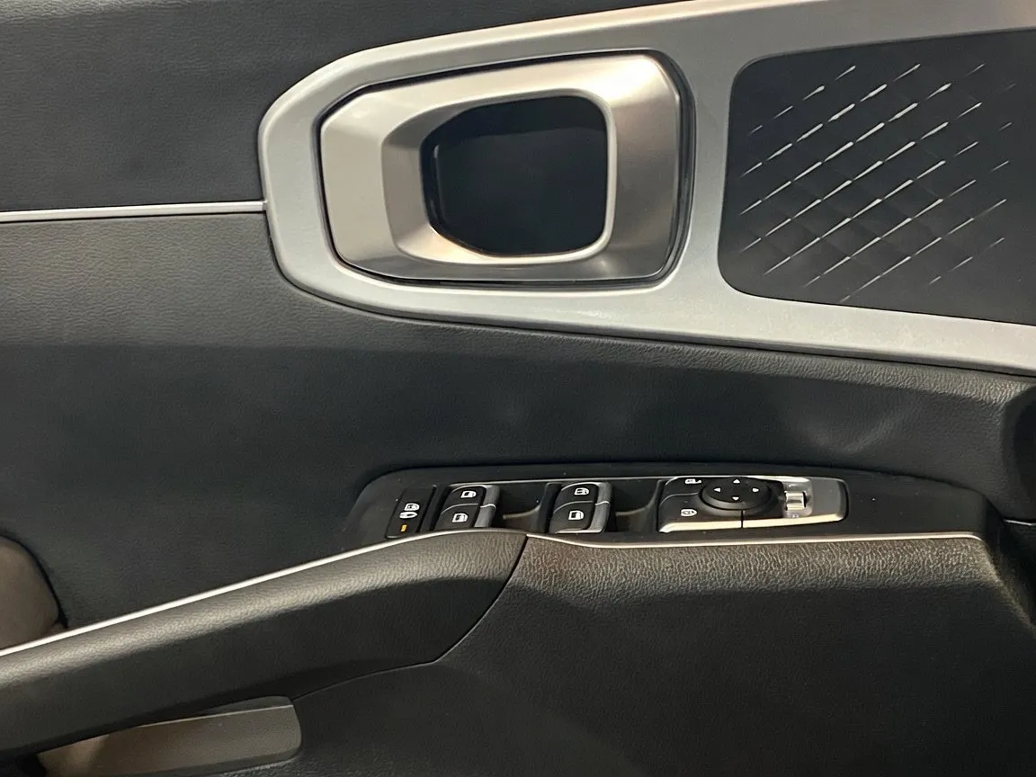 2023 Kia Sorento S - Photo 14