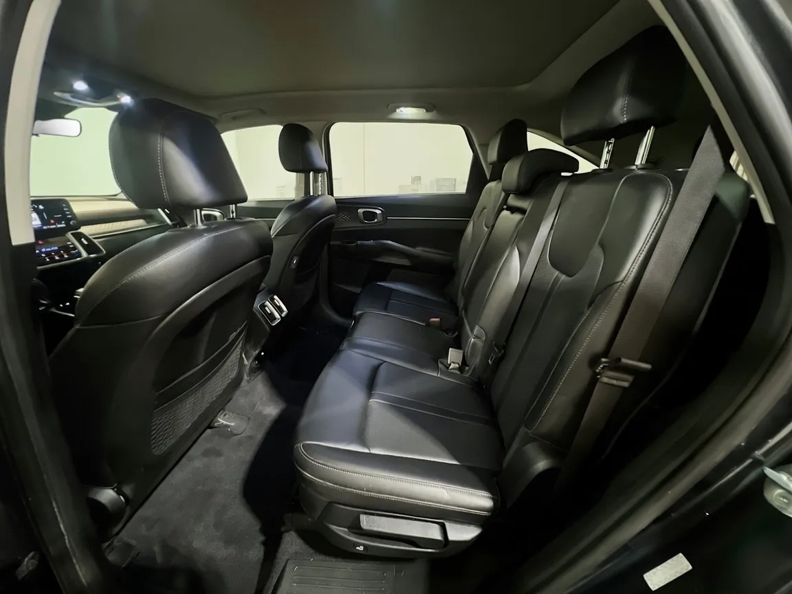 2023 Kia Sorento S - Photo 18