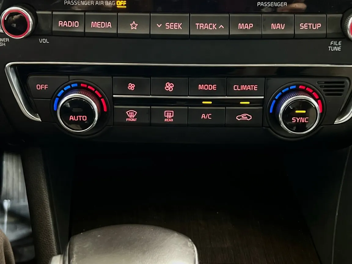 2019 Kia Optima EX - Photo 12