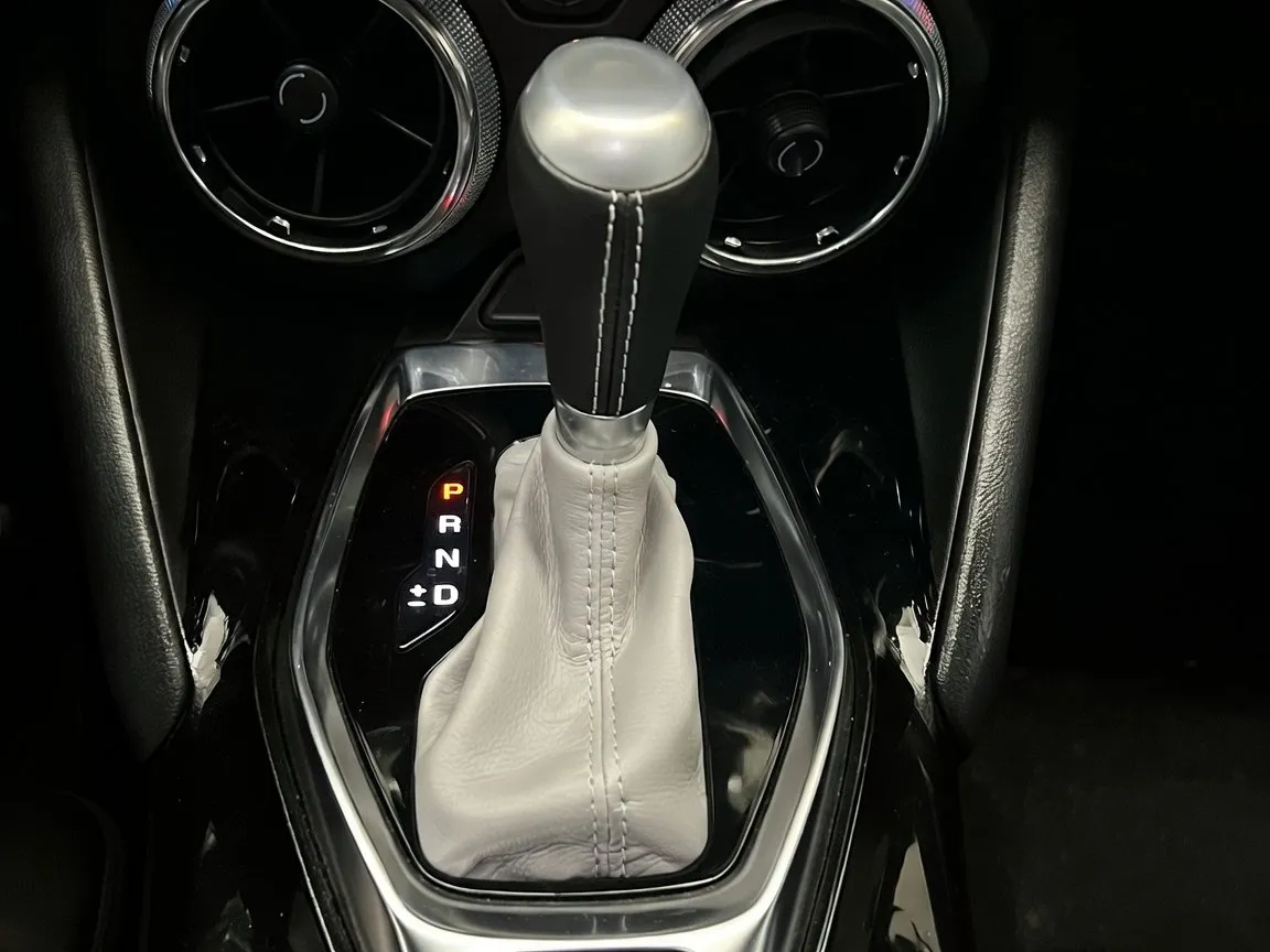 2023 Chevrolet Camaro 2LT - Photo 12
