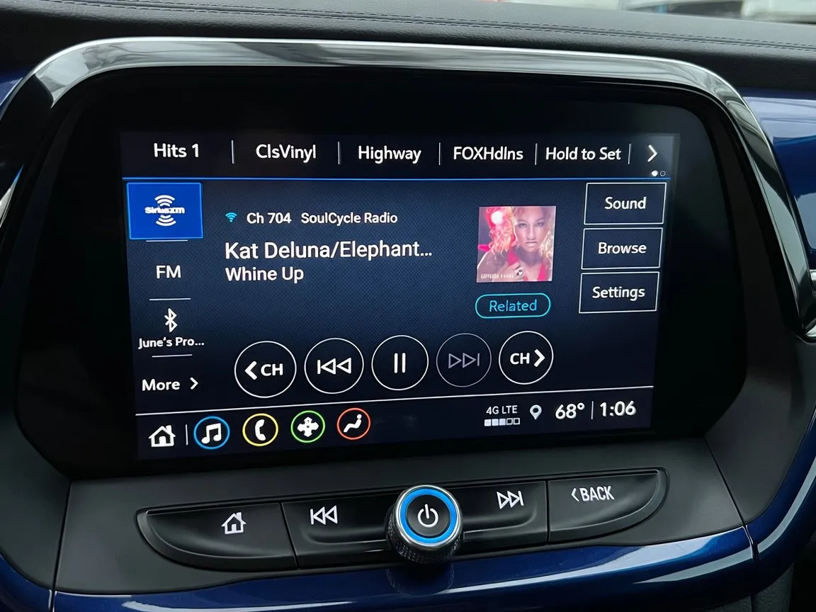 2023 Chevrolet Camaro 2LT - Photo 10