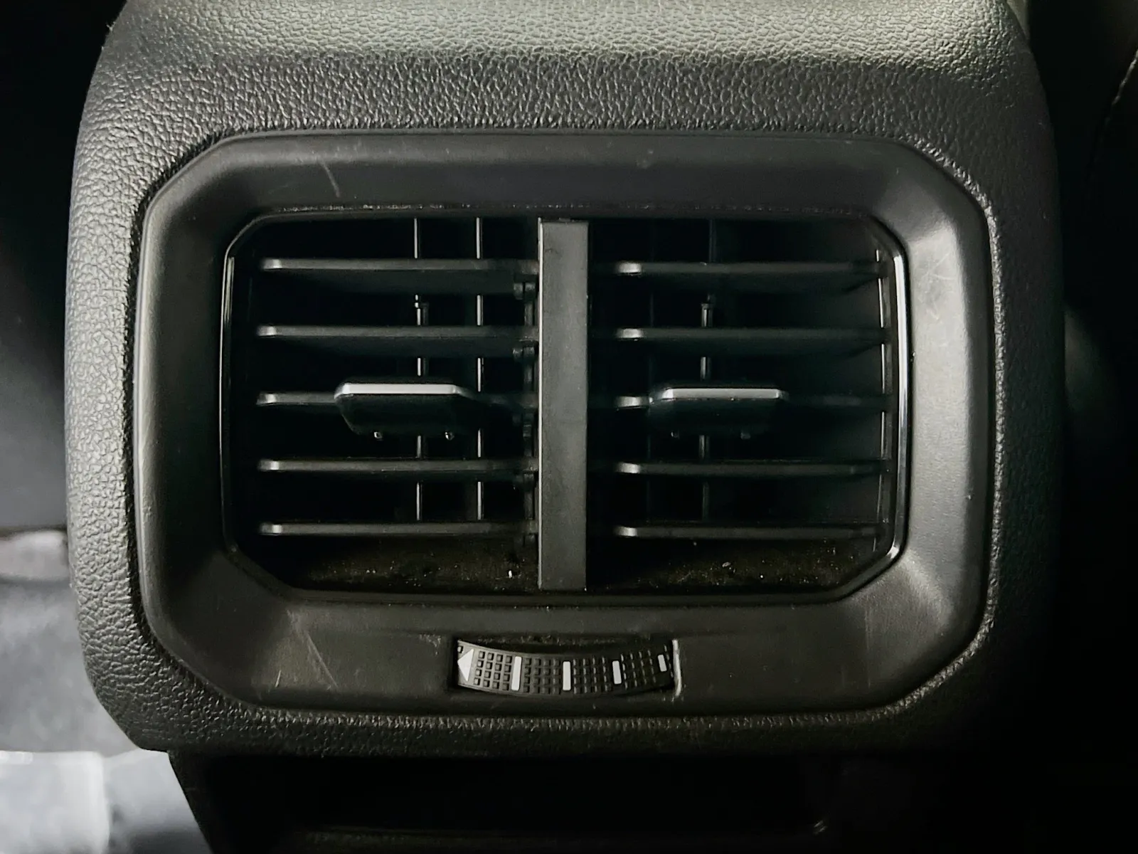 2023 Volkswagen Taos SE - Photo 17