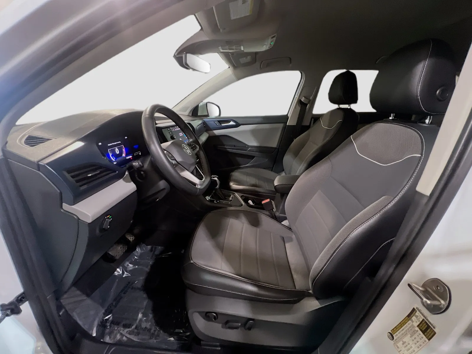 2023 Volkswagen Taos SE - Photo 14
