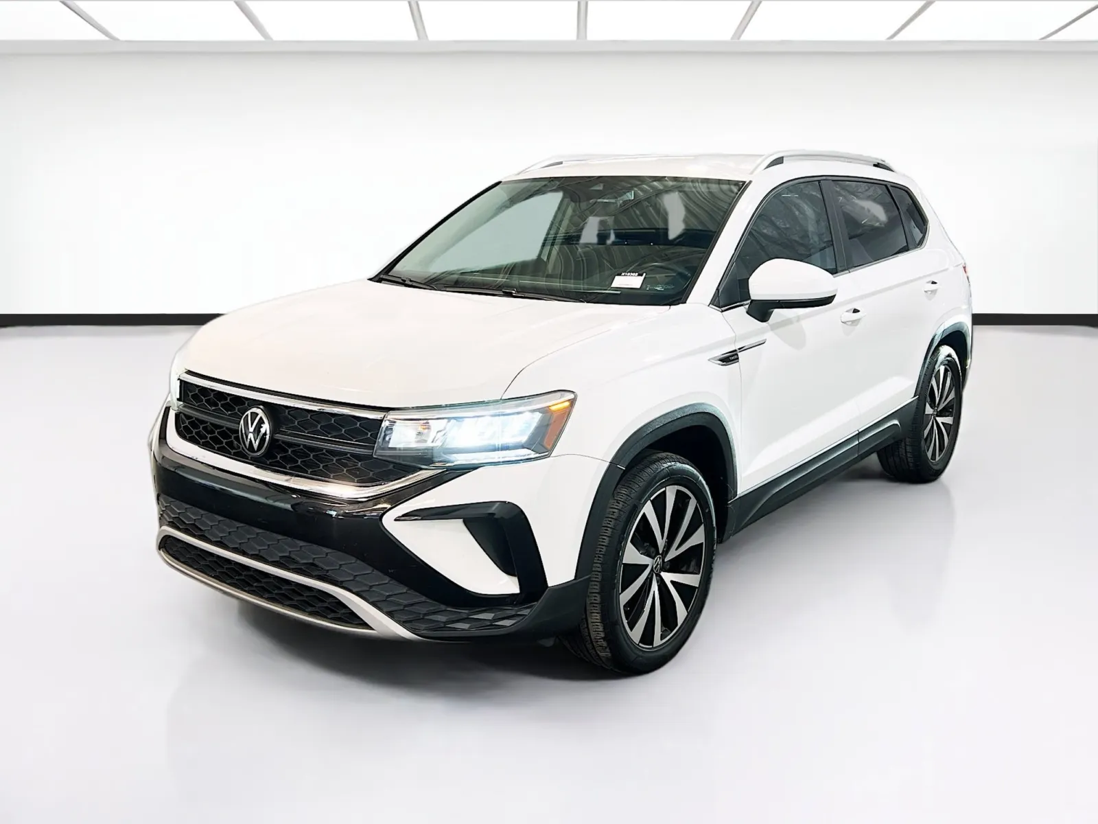White 2023 Volkswagen Taos SE for sale in Chandler, AZ