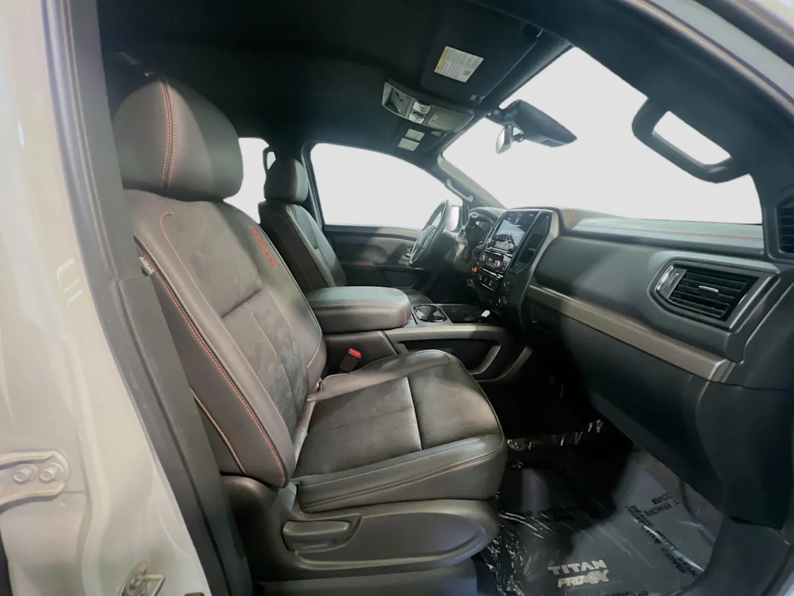 2024 Nissan Titan PRO-4X - Photo 21