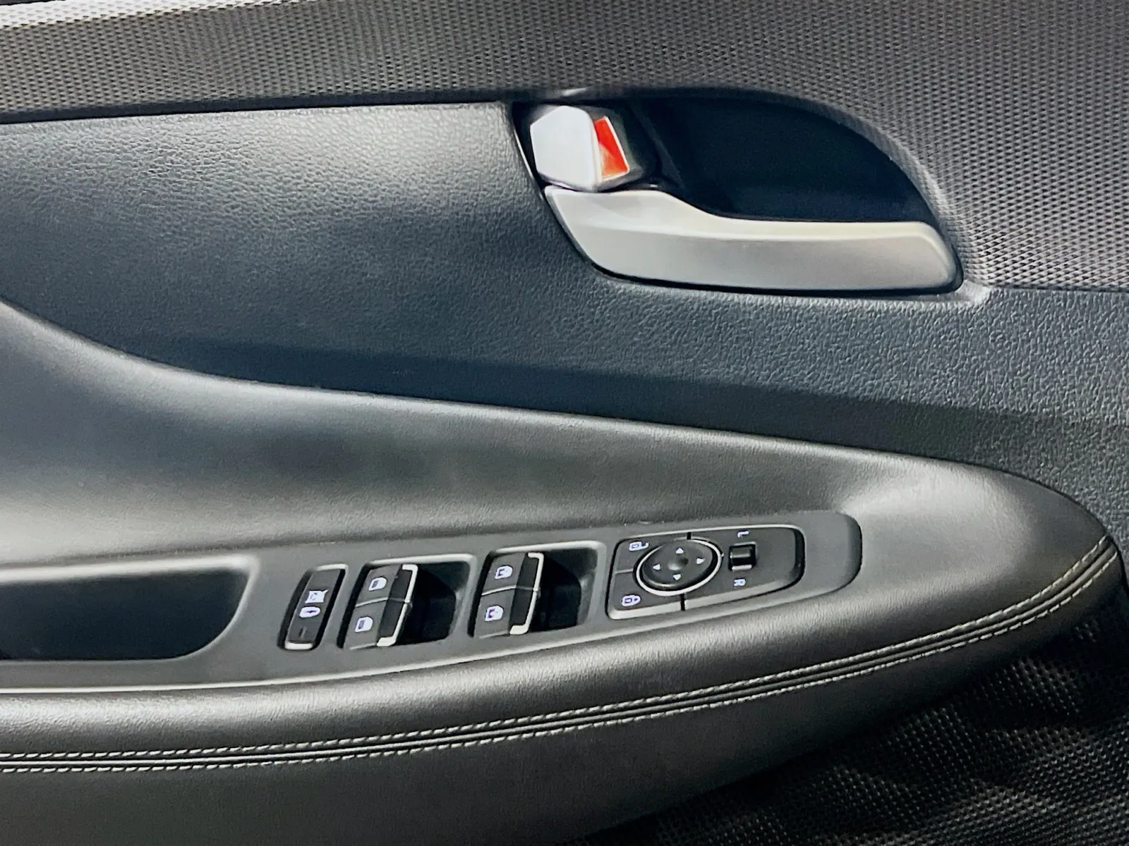 2020 Hyundai Santa Fe SEL - Photo 13