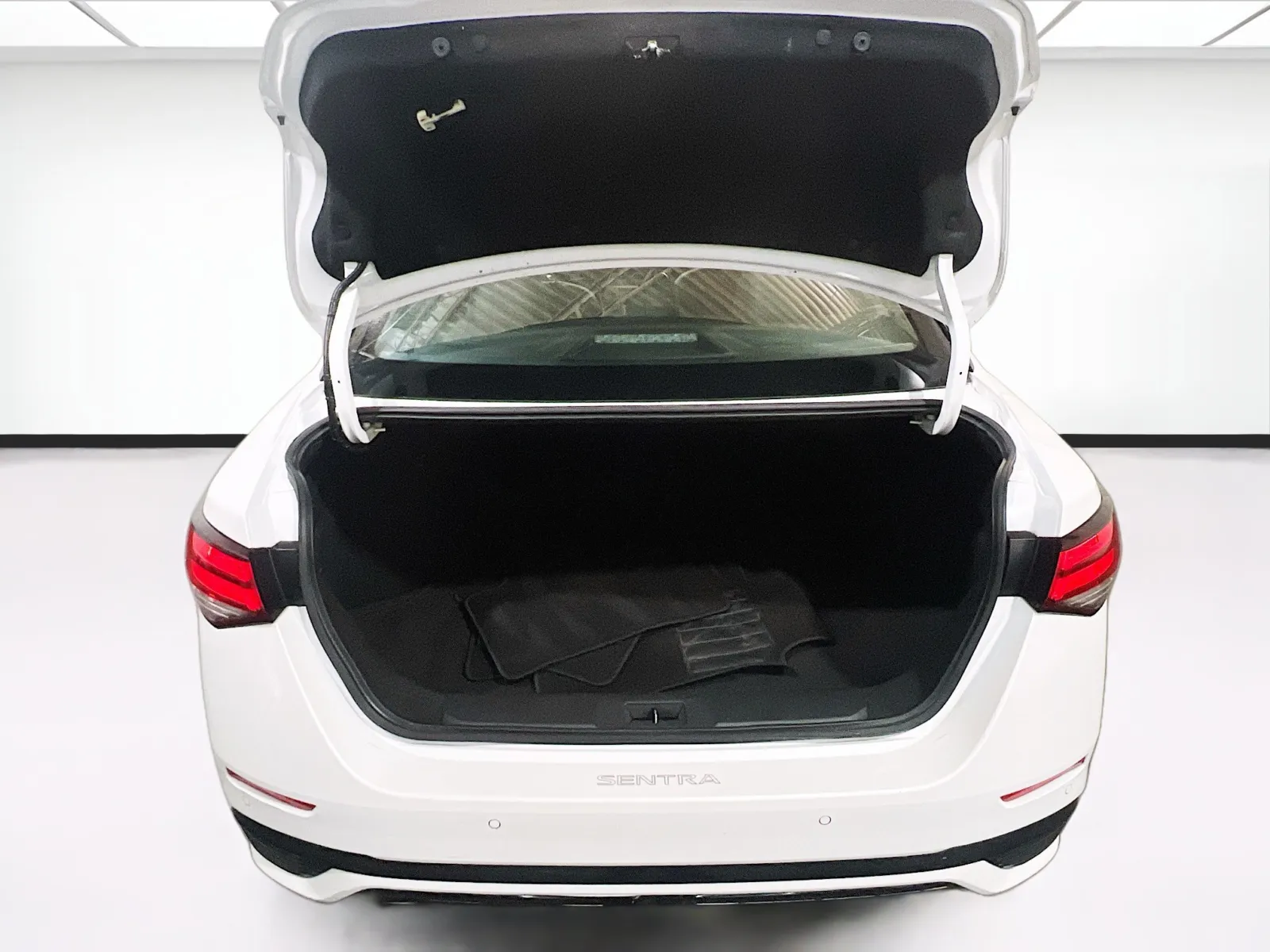 2025 Nissan Sentra SR - Photo 19