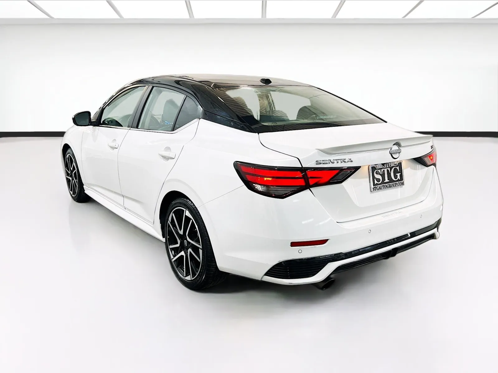 2025 Nissan Sentra SR - Photo 6