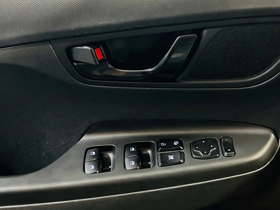 2023 Hyundai Kona SEL - Photo 13