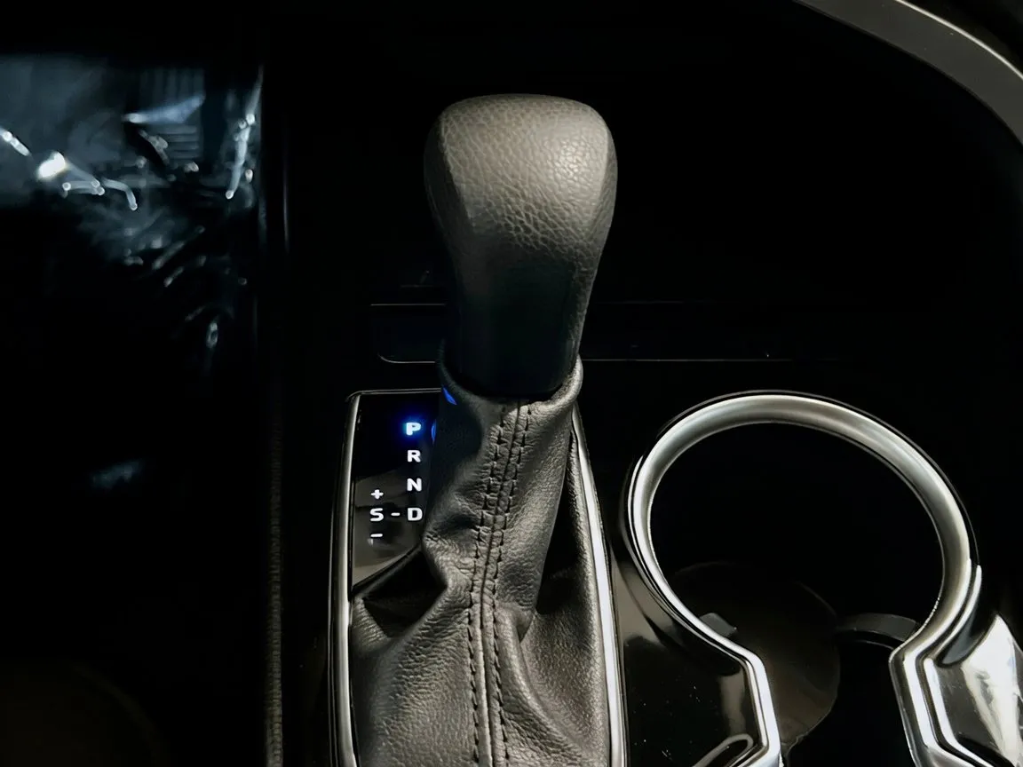 2024 Toyota Camry LE - Photo 12