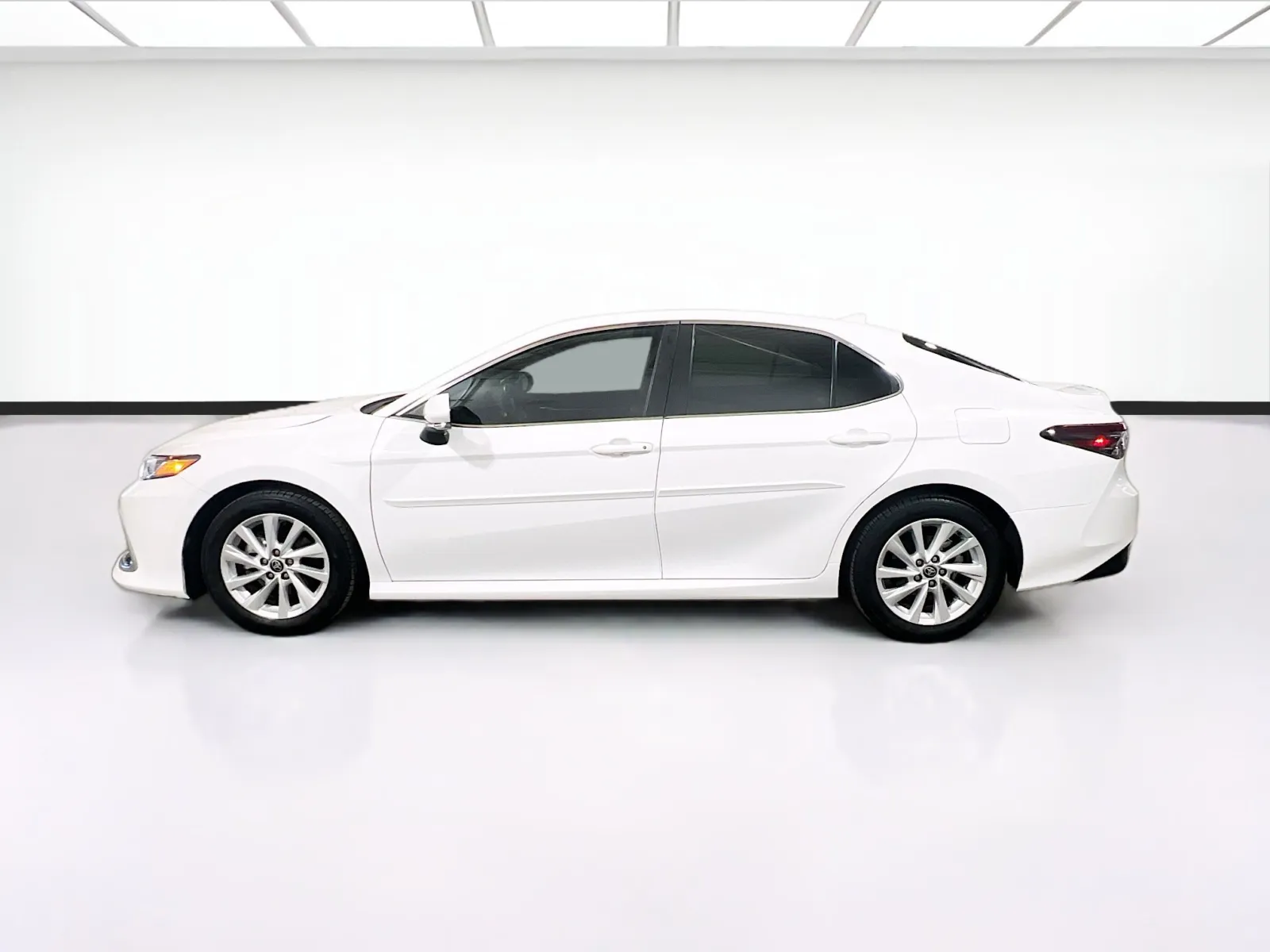 2024 Toyota Camry LE - Photo 21