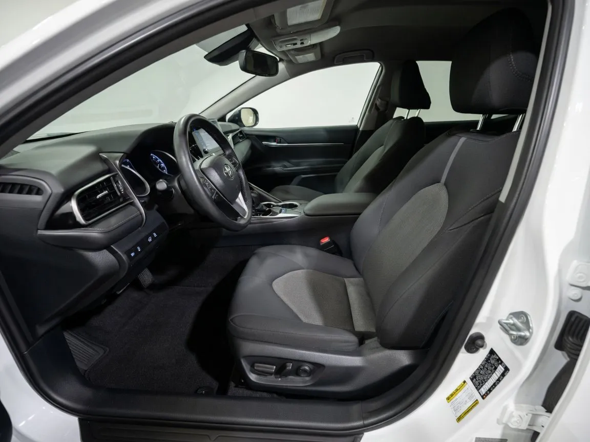 2024 Toyota Camry LE - Photo 14