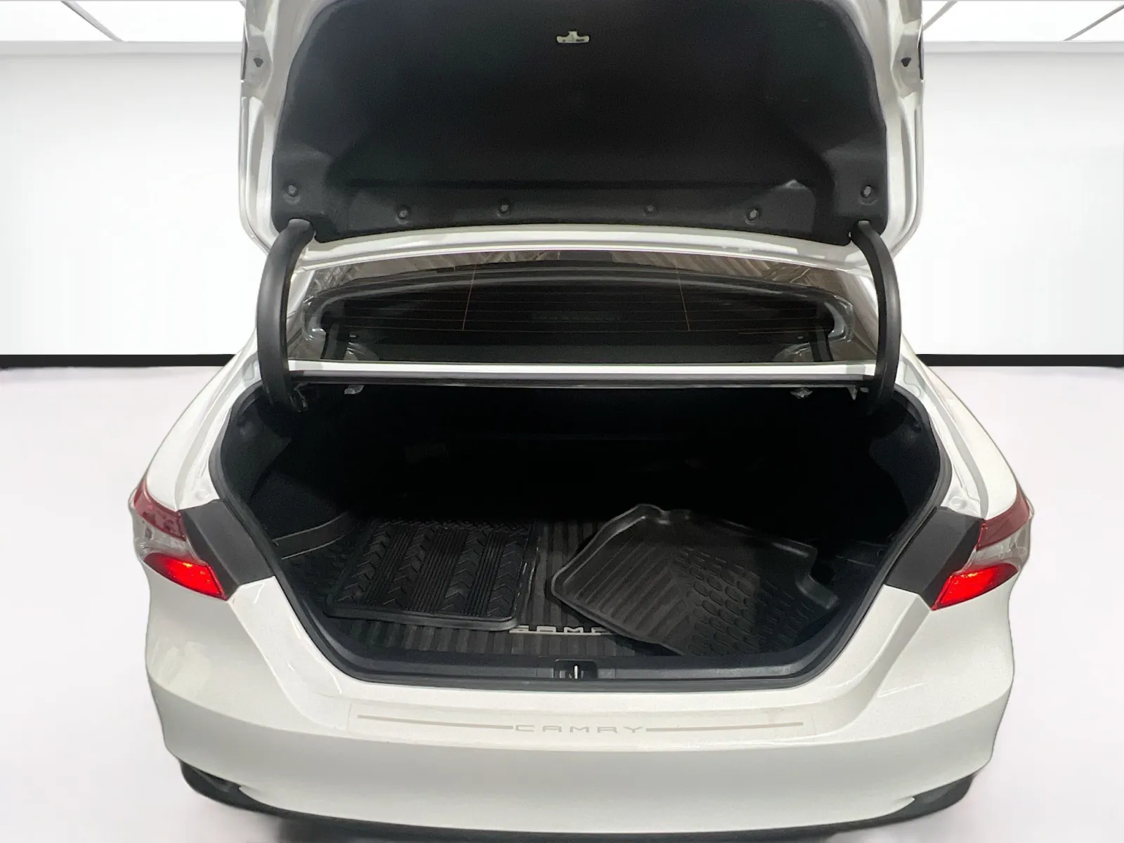 2024 Toyota Camry LE - Photo 17