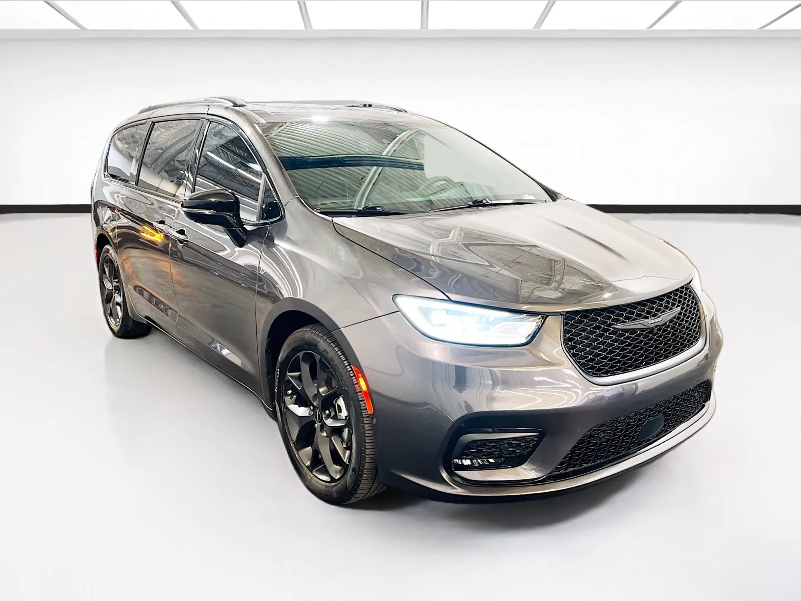 2023 Chrysler Pacifica Limited - Photo 3