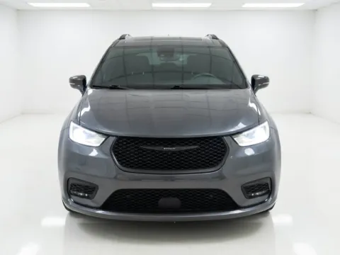 Photos of 2023 Chrysler Pacifica Limited for sale in Chandler, AZ at STG Auto Group of Chandler