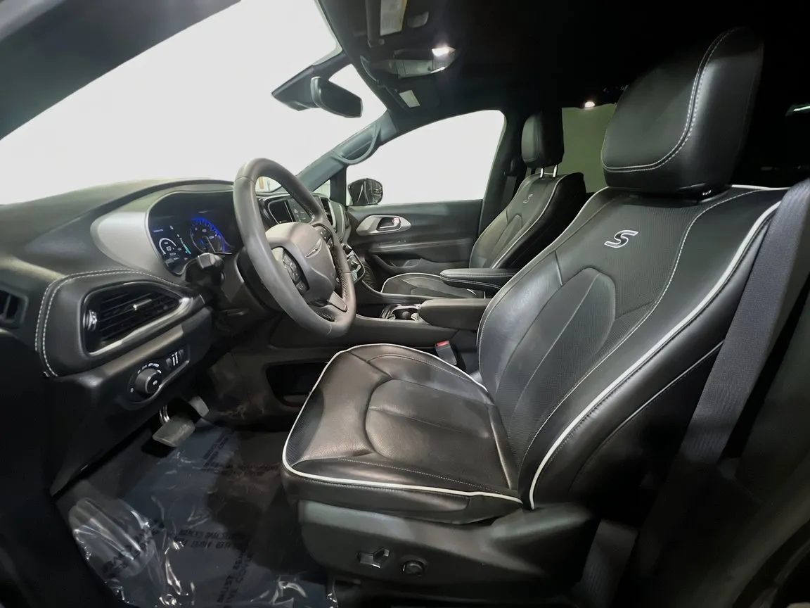 2023 Chrysler Pacifica Limited - Photo 14