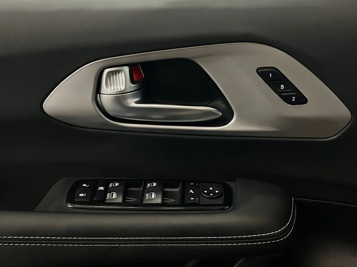 2023 Chrysler Pacifica Limited - Photo 13